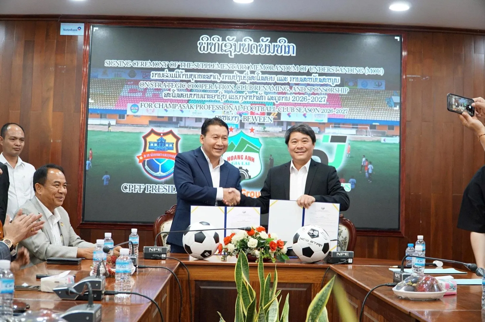 Bầu Đức đưa thêm một đội bóng mang thương hiệu HAGL ra nước ngoài