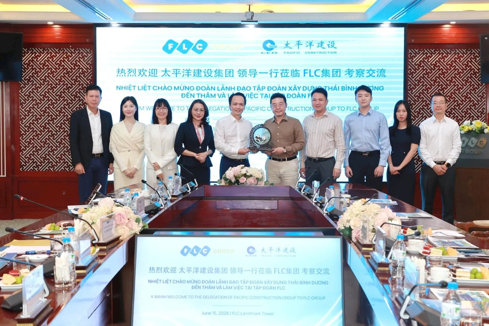 Chủ tịch FLC Trịnh Văn Quyết bàn chuyện với ❝gã khổng lồ❞ Top 500 thế giới: Thương vụ trăm tỷ tệ sắp đổ bộ?