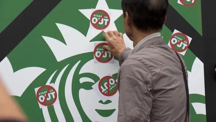 Starbucks đóng cửa hơn 2.000 cửa hàng tại Hàn Quốc sau một chiến dịch marketing gây tranh cãi💥