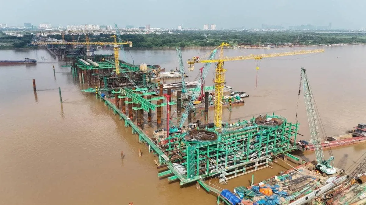 Đại công trường Cầu Trần Hưng Đạo ngày đêm bứt tốc, sẵn sàng lắp dựng vòm thép vô cực