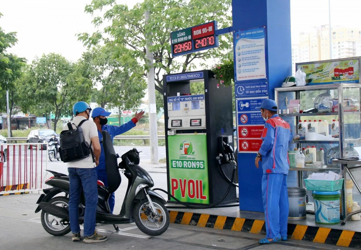 Đề xuất ưu đãi thêm thuế bảo vệ môi trường và tiêu thụ đặc biệt với xăng E10