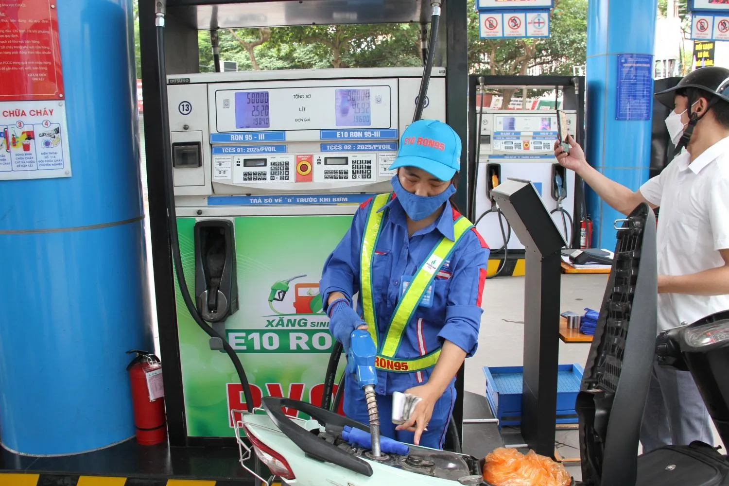 Giá xăng dầu đồng loạt giảm, E5 RON 92 xuống còn 21.330 đồng/lít