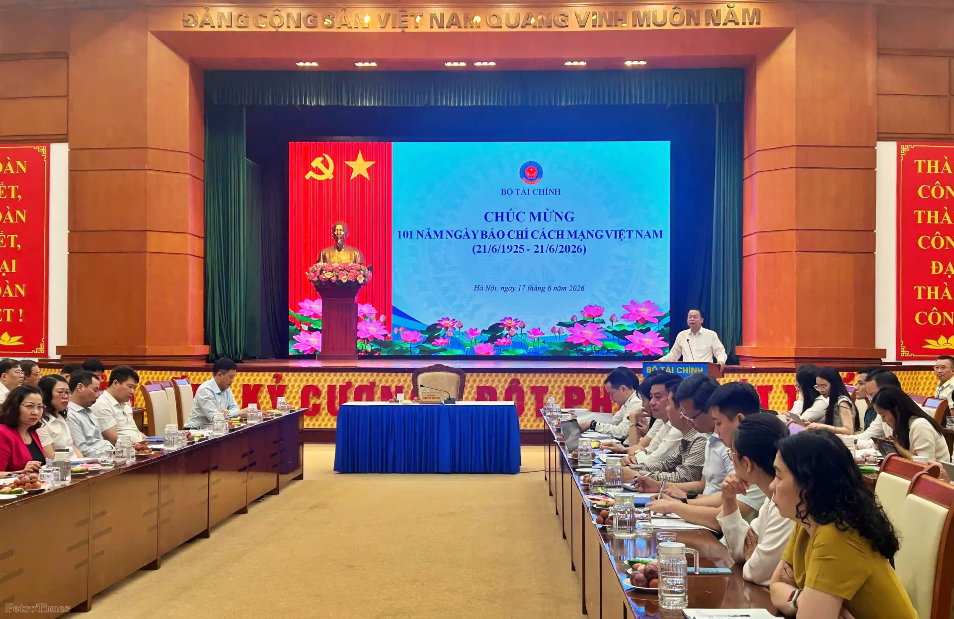 Nhập siêu tăng hơn 30% phản ánh nền sản xuất mở rộng