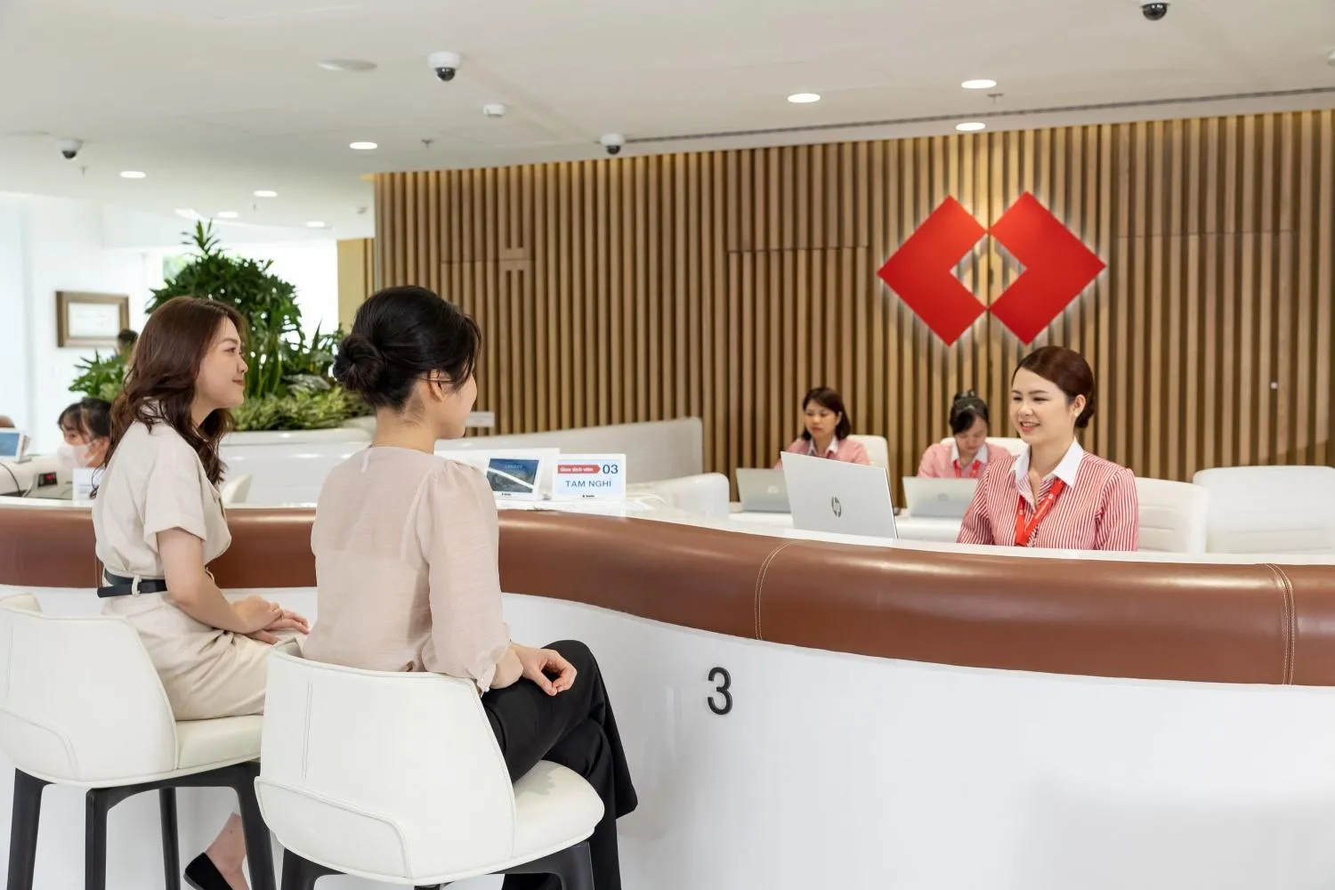 Techcombank ghi nhận lợi nhuận kỷ lục 32.500 tỷ đồng trong năm 2025