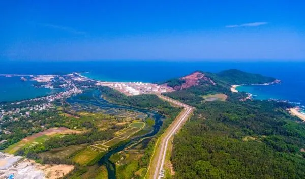 Quảng Ngãi xem xét đề xuất đầu tư dự án Cảng và Kho LNG Dung Quất
