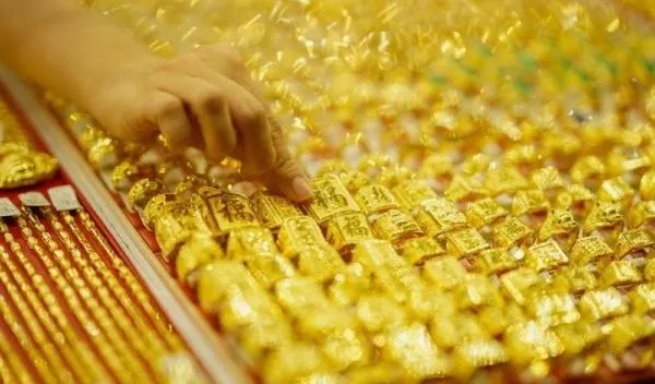 Giá vàng hôm nay 26/6: Tiếp tục lao dốc tại thị trường trong nước