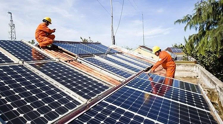 Điện mặt trời mái nhà được “mở khóa”, nâng giới hạn bán điện dư lên 50%