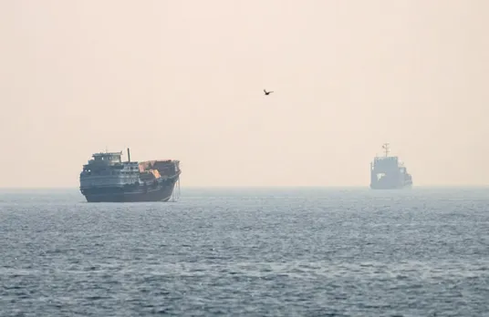 Tàu qua eo biển Hormuz phải trả phí bảo hiểm cao tới mức nào?