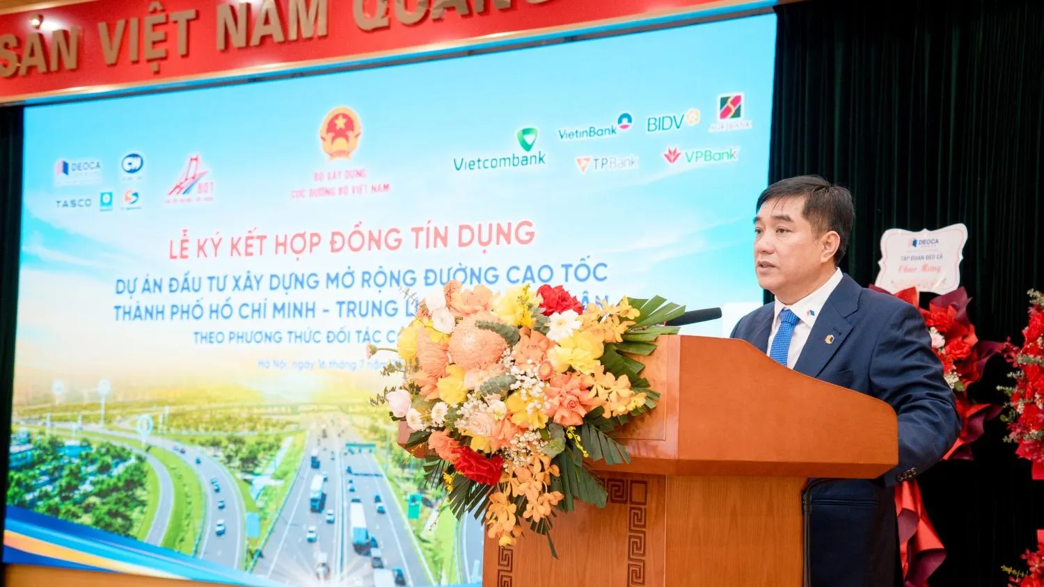 Ký hợp đồng tín dụng hơn 27.000 tỉ đồng mở rộng cao tốc TP HCM - Trung Lương - Mỹ Thuận