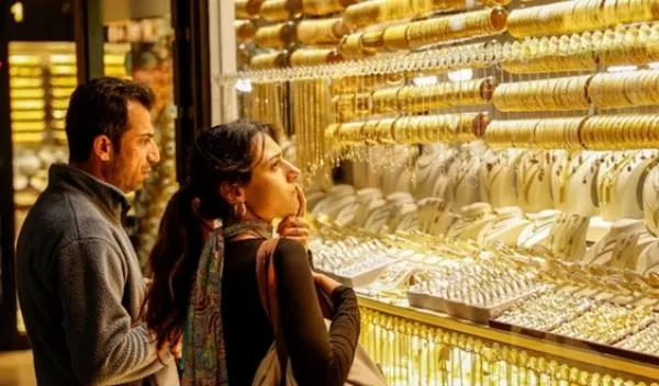Giá vàng hôm nay 30/7: Vàng trong nước biến động trái chiều