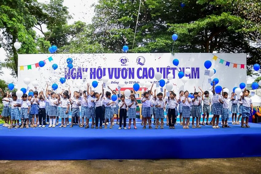50 năm Vinamilk: bền bỉ chăm sóc nền tảng cho thế hệ Việt Nam tương lai