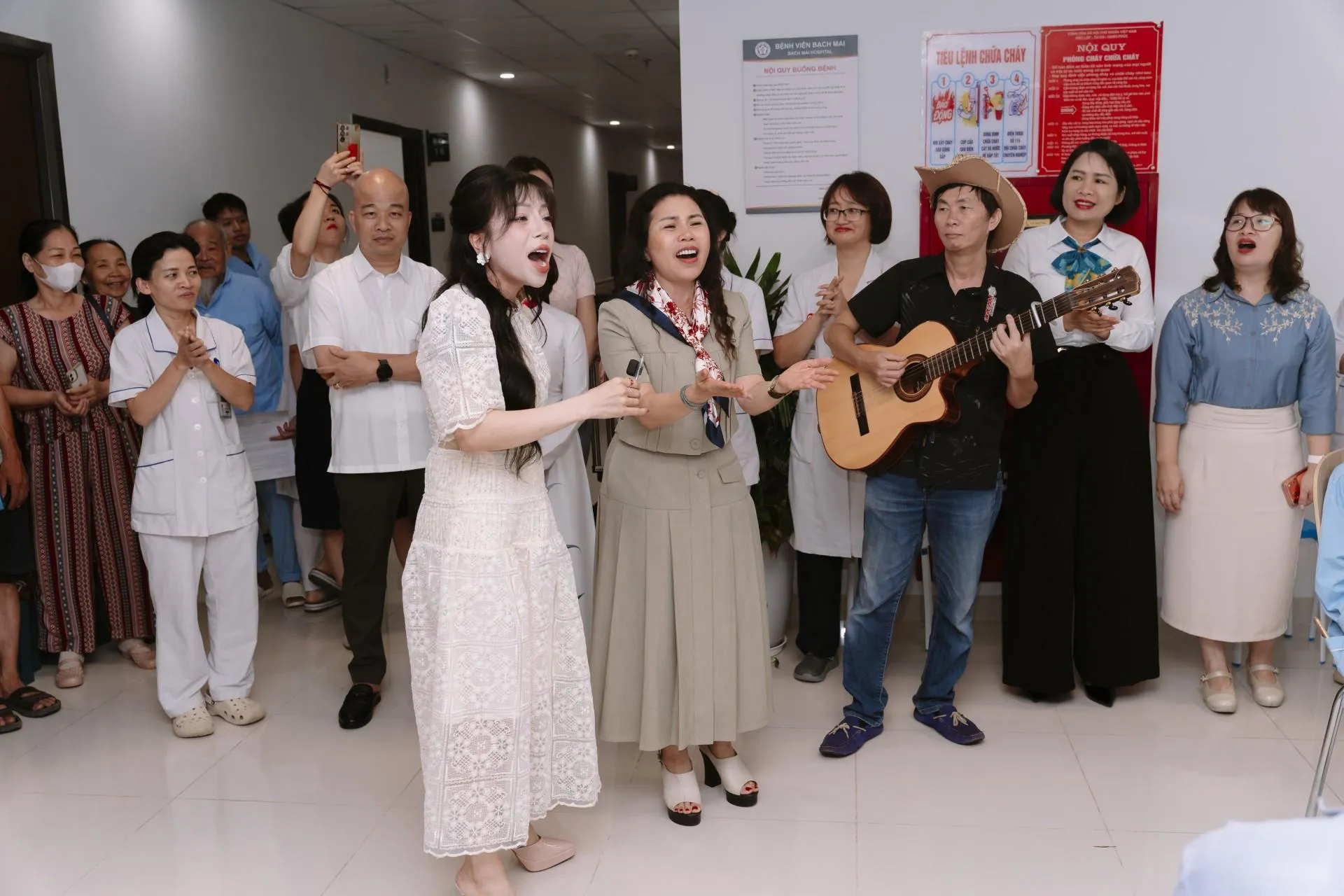 Khúc Ca Blouse Trắng 2026
