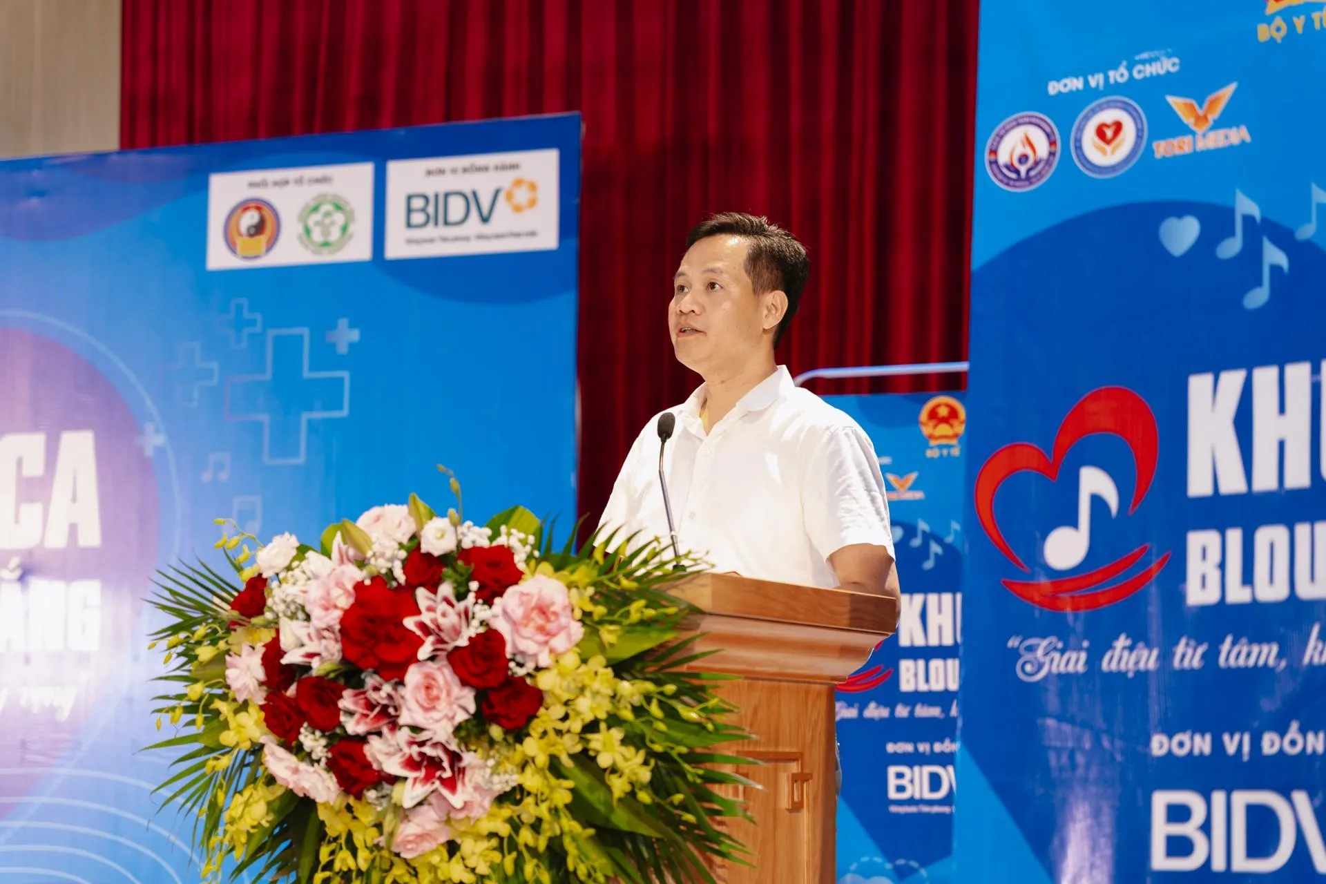 Khúc Ca Blouse Trắng 2026
