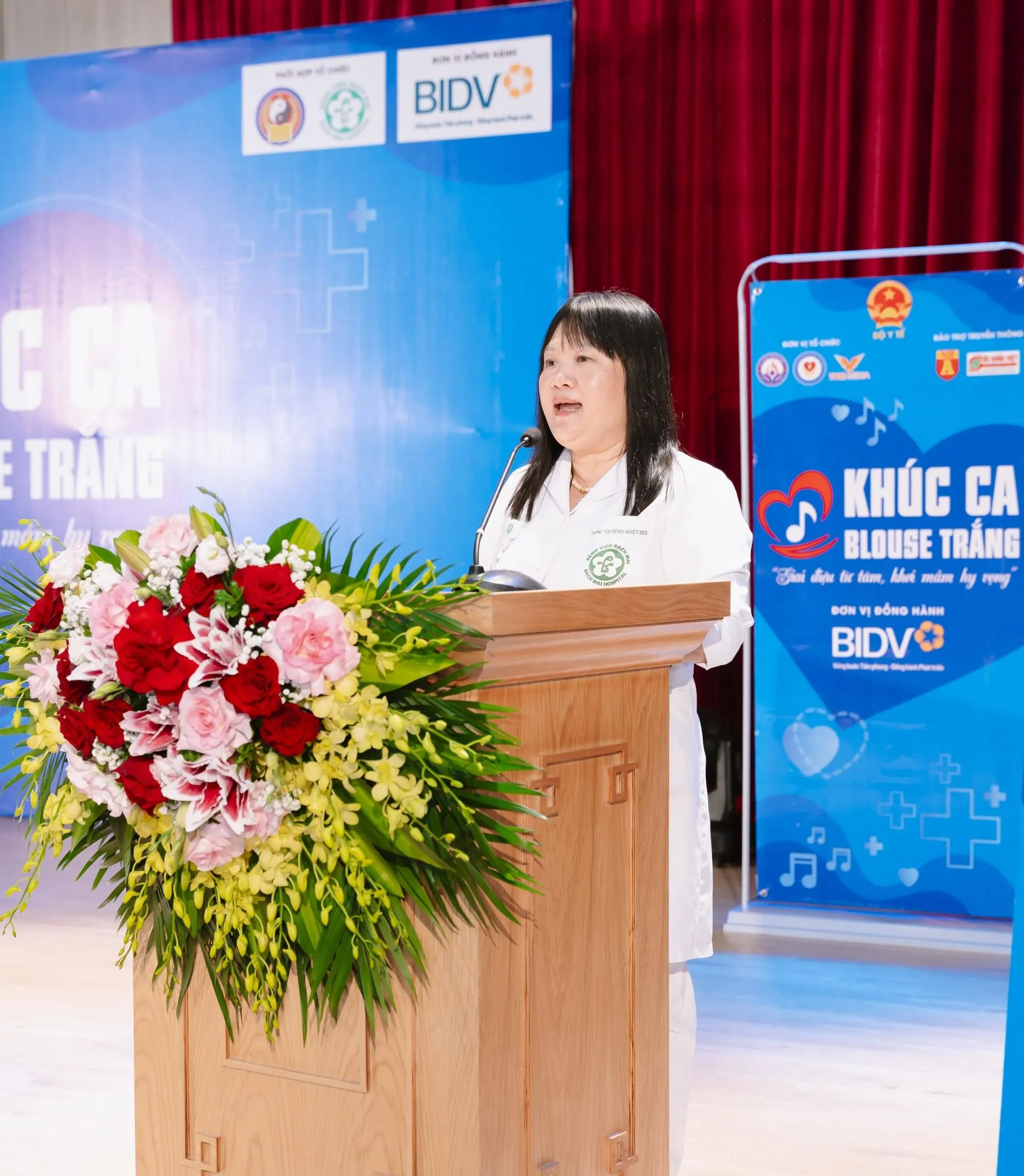 Khúc Ca Blouse Trắng 2026