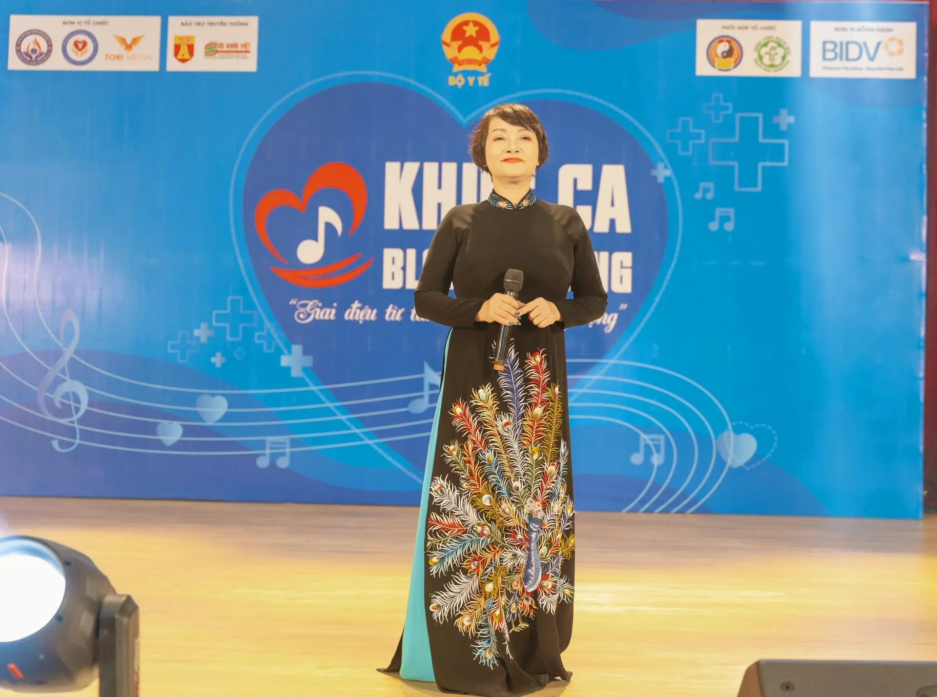 Khúc Ca Blouse Trắng 2026