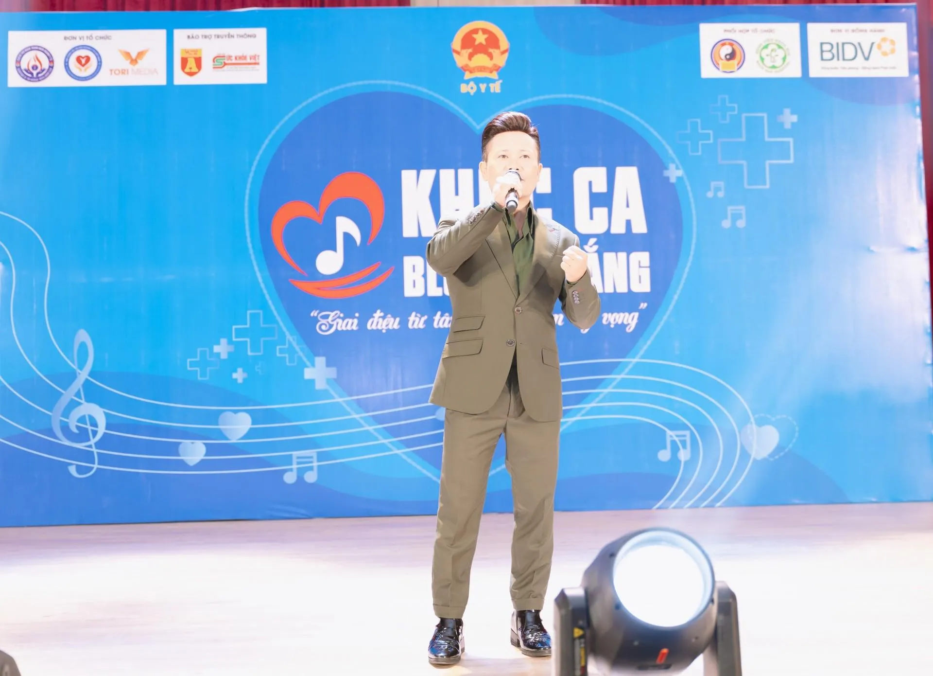 Khúc Ca Blouse Trắng 2026