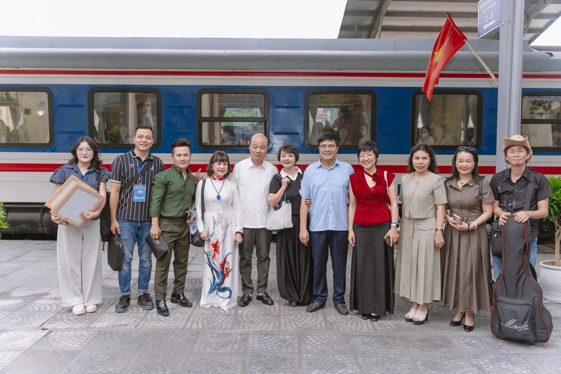 Khúc Ca Blouse Trắng 2026