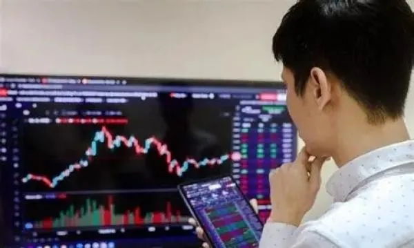 Nhận định thị trường chứng khoán ngày 12/8: Tăng tỷ trọng cổ phiếu đang có lợi nhuận