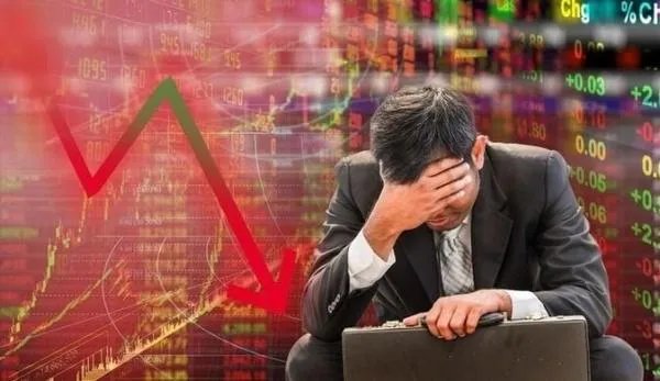 Thị trường chứng khoán ngày 14/8: VN-Index lao dốc gần 37 điểm, cổ phiếu VIC giảm mạnh