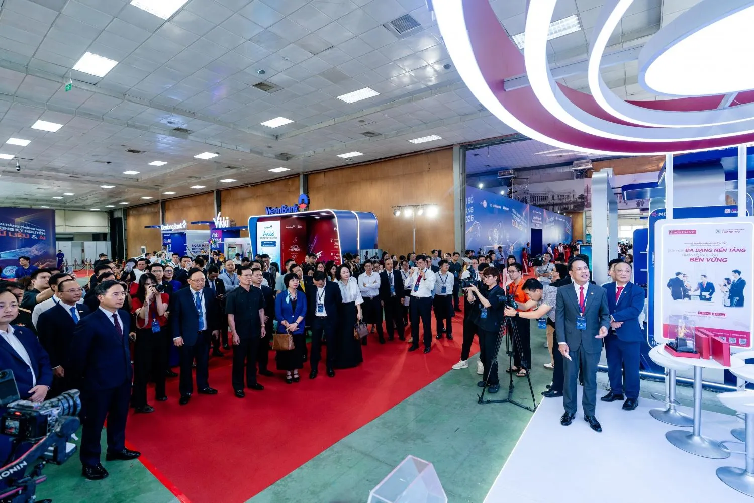 Agribank tăng tốc chuyển đổi số