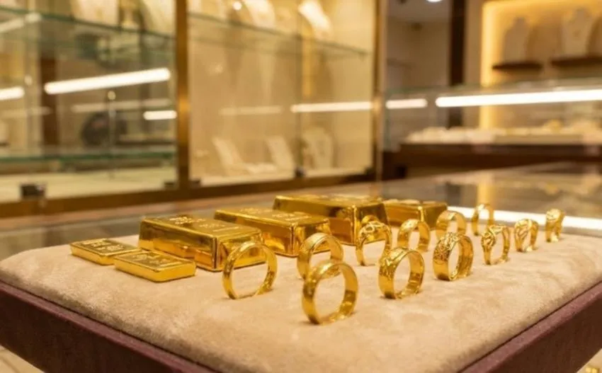 Giá vàng hôm nay 18/8: Vàng thế giới vượt 4.400 USD/ounce