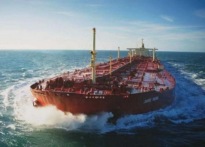 Rủi ro tại eo biển Hormuz càng 'nóng', cước VLCC càng tăng