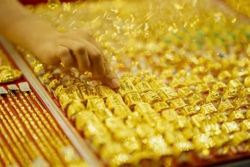 Giá vàng hôm nay 9/9: Vàng SJC bật tăng, vàng thế giới lao dốc