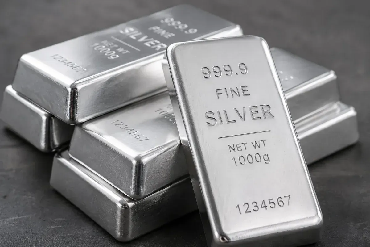 Giá bạc hôm nay 22/10/2026: Thị trường quốc tế phục hồi, giá trong nước phân hóa