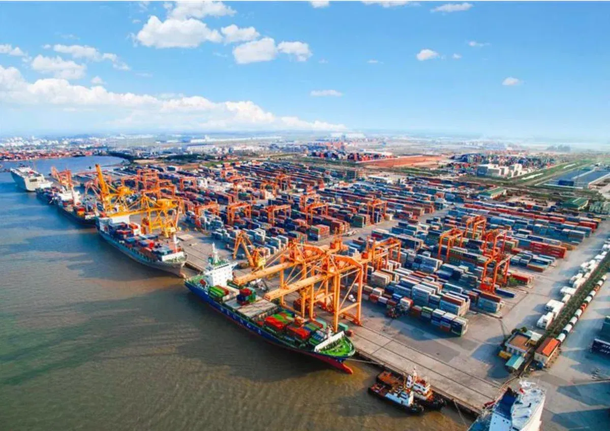 Xuất siêu 1,82 tỷ USD trong nửa đầu tháng 10: Doanh nghiệp nội địa cần nâng sức cạnh tranh