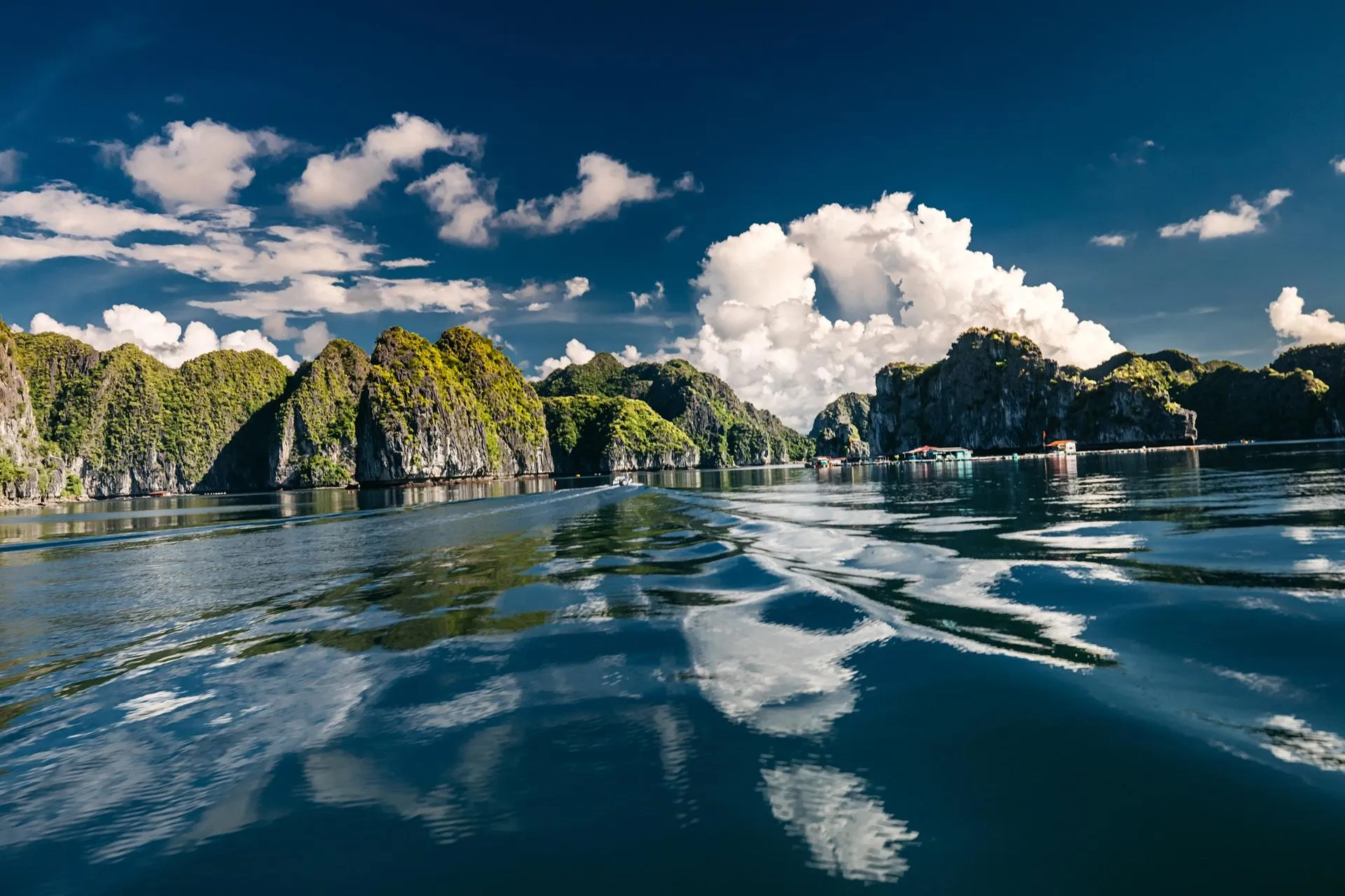 3.Vinh-Lan-Ha-xanh-island