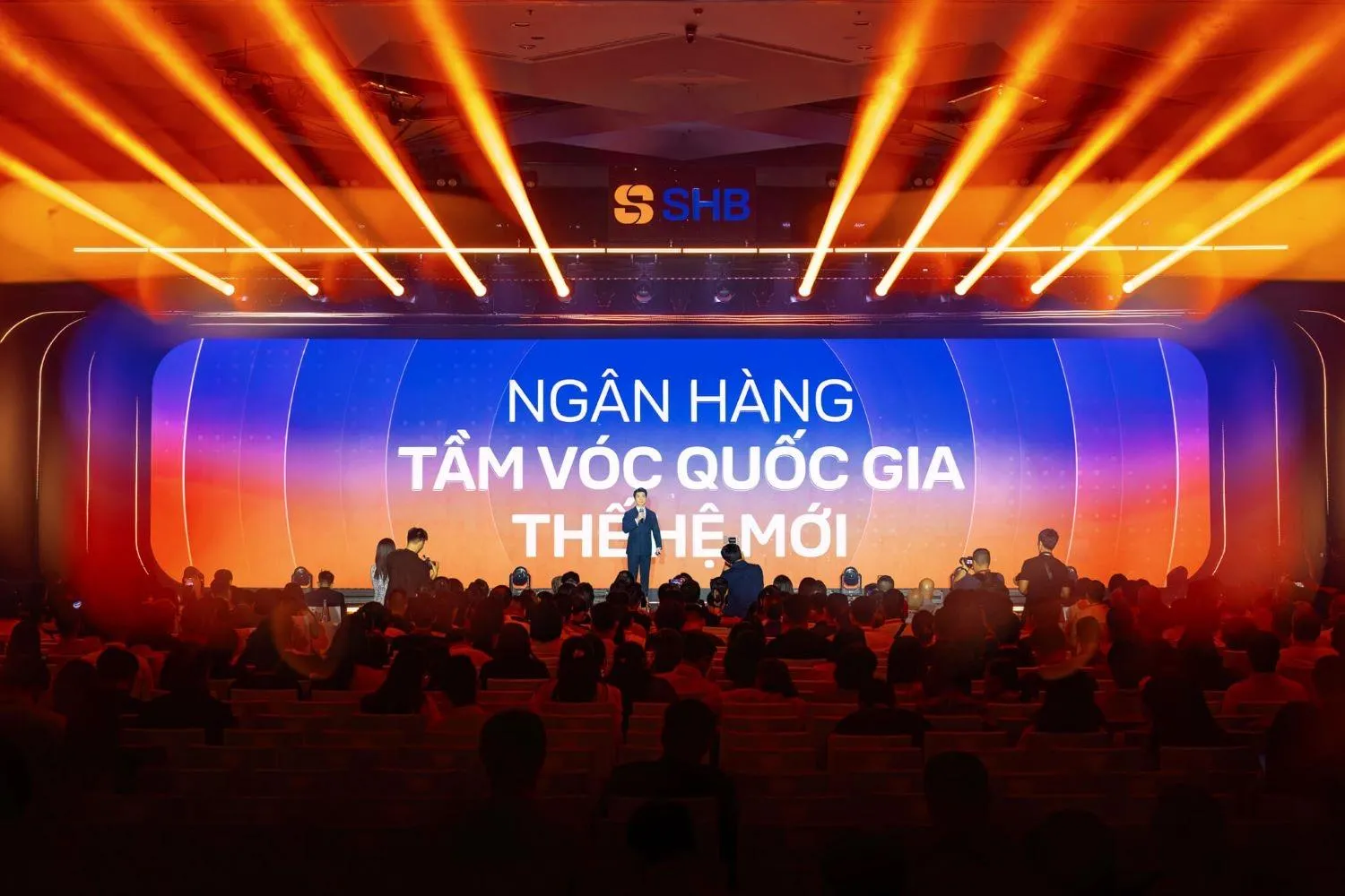 SHB được vinh danh trong TOP 10 Ngân hàng thương mại Việt Nam uy tín năm 2026 và TOP 200 doanh nghiệp lớn nhất