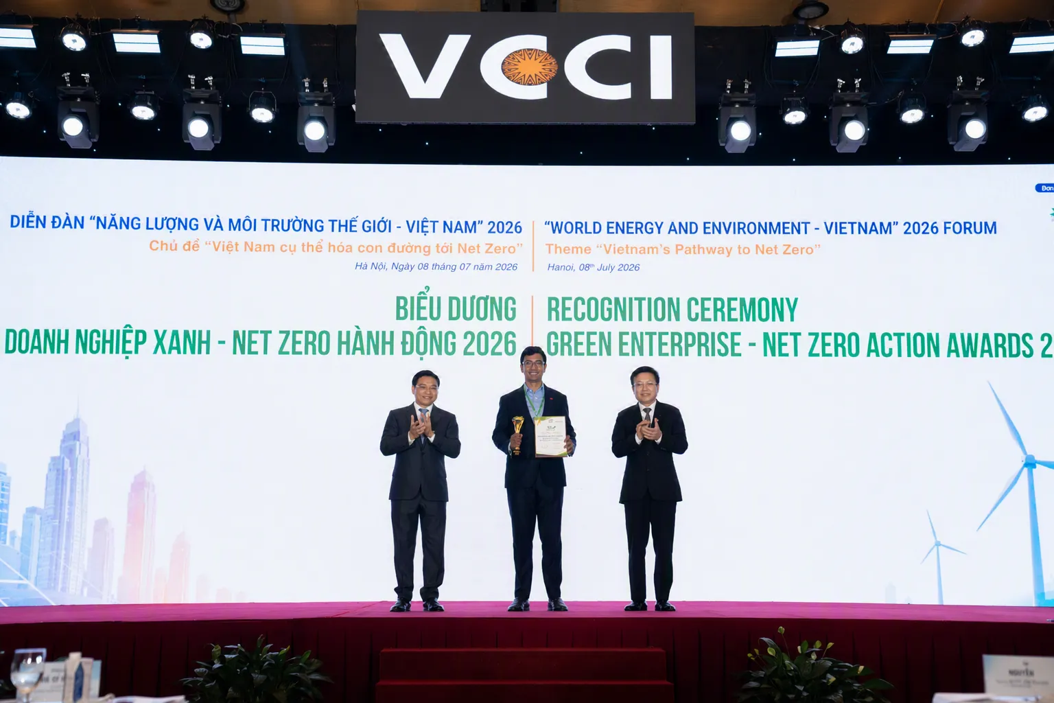 Thúc đẩy lộ trình trung hòa carbon: Techcombank nhận giải thưởng Top 10 Doanh nghiệp Net Zero 2026
