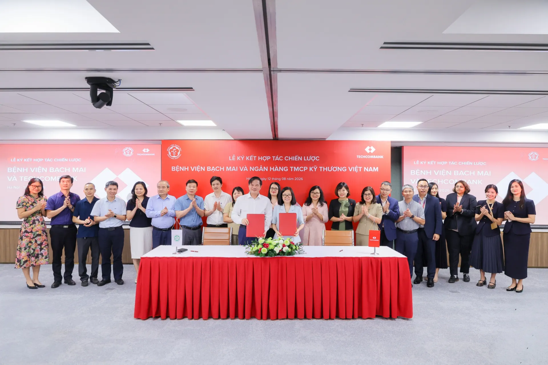 Bệnh viện Bạch Mai và Techcombank hợp tác xây dựng hệ sinh thái tài chính y tế hiện đại, nâng cao hiệu quả