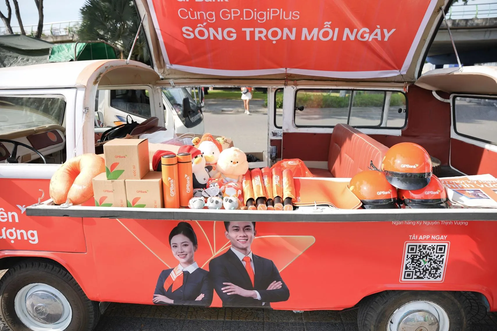 Khi ngân hàng chủ động xuống phố, tài chính số đến gần hơn với người dân