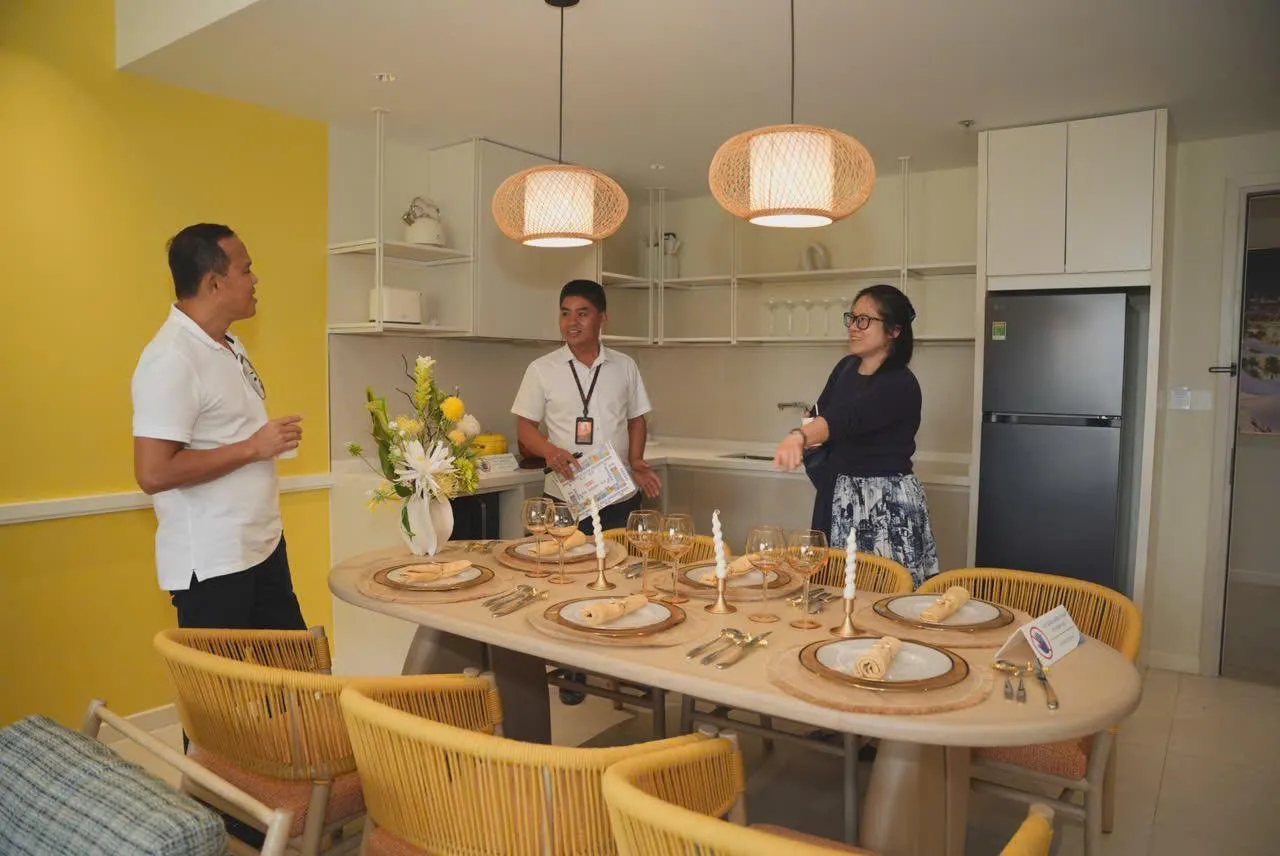 KH trúng giải từ NCB tham quan căn hộ mẫu  (1)