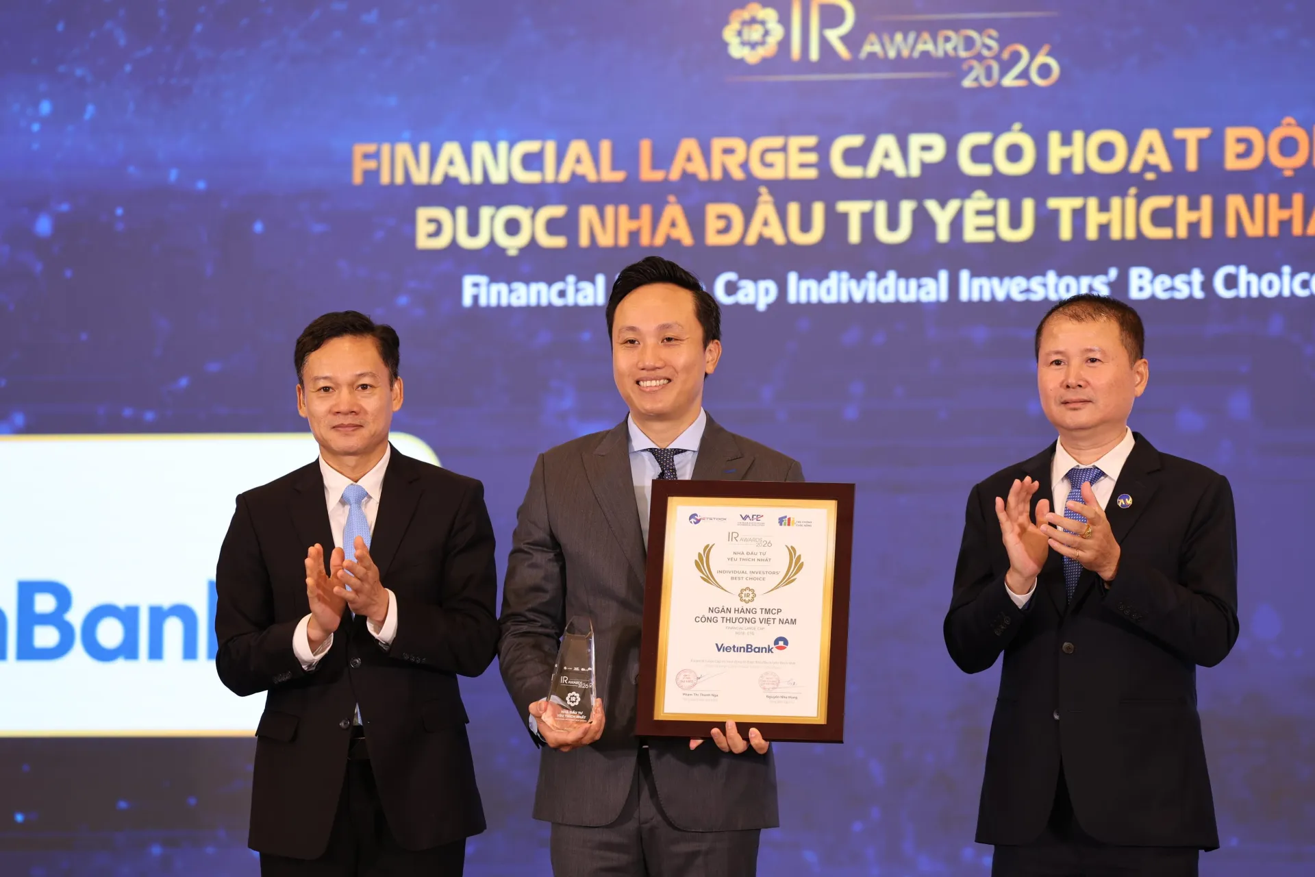 VietinBank (HOSE: CTG) năm thứ 4 liên tiếp được vinh danh Doanh nghiệp niêm yết có hoạt động IR được Nhà đầu tư yêu thích