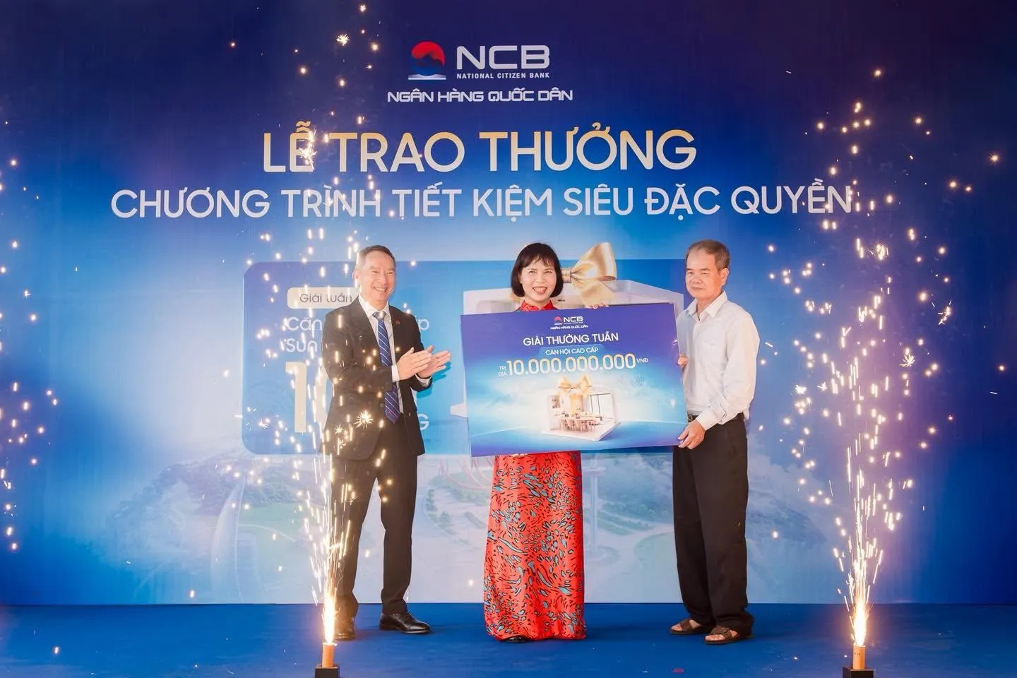NCB trao thưởng cho KH