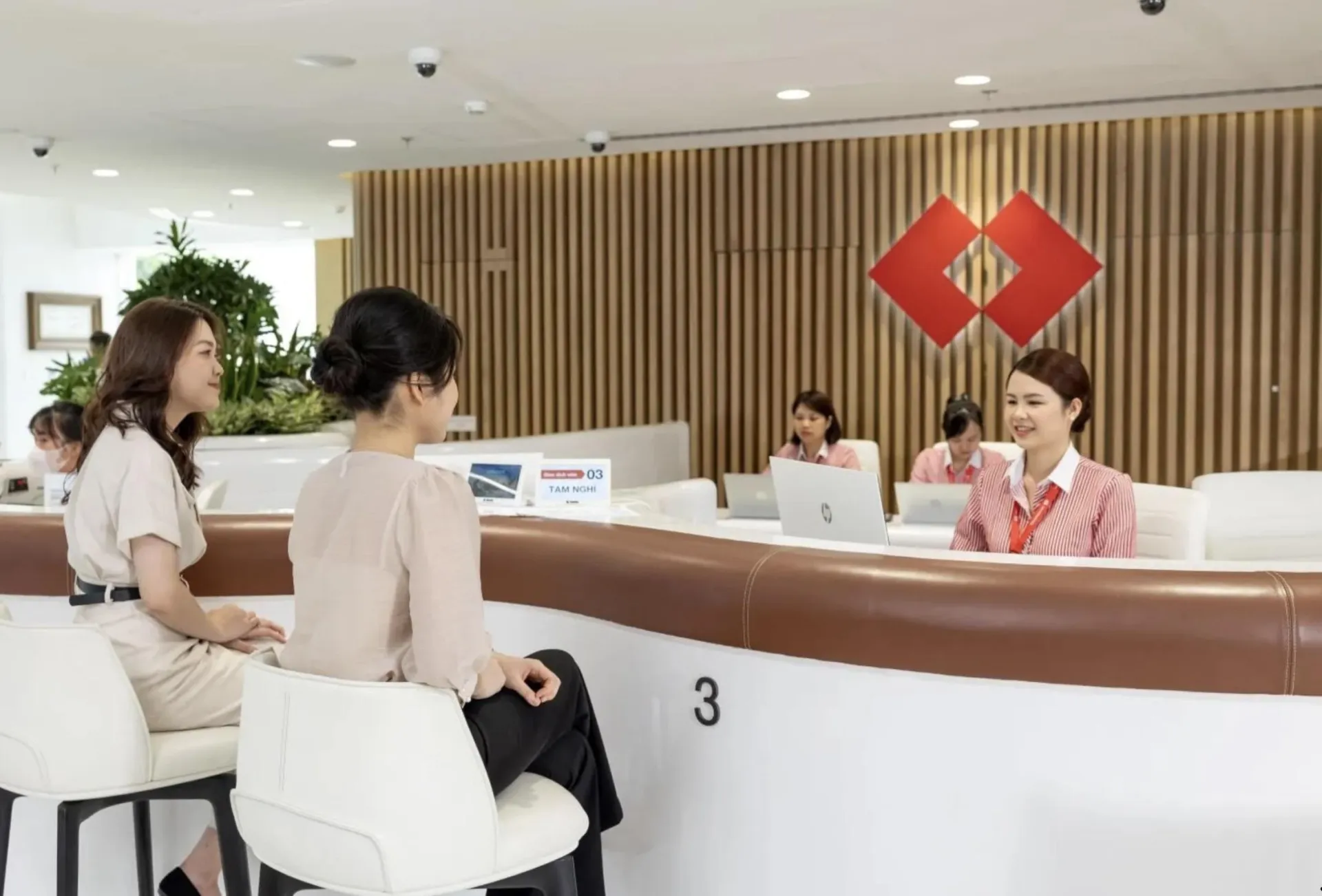 Techcombank gia nhập “câu lạc bộ” ngân hàng có vốn điều lệ vượt 100.000 tỷ, tín dụng dự báo vượt trung bình ngành