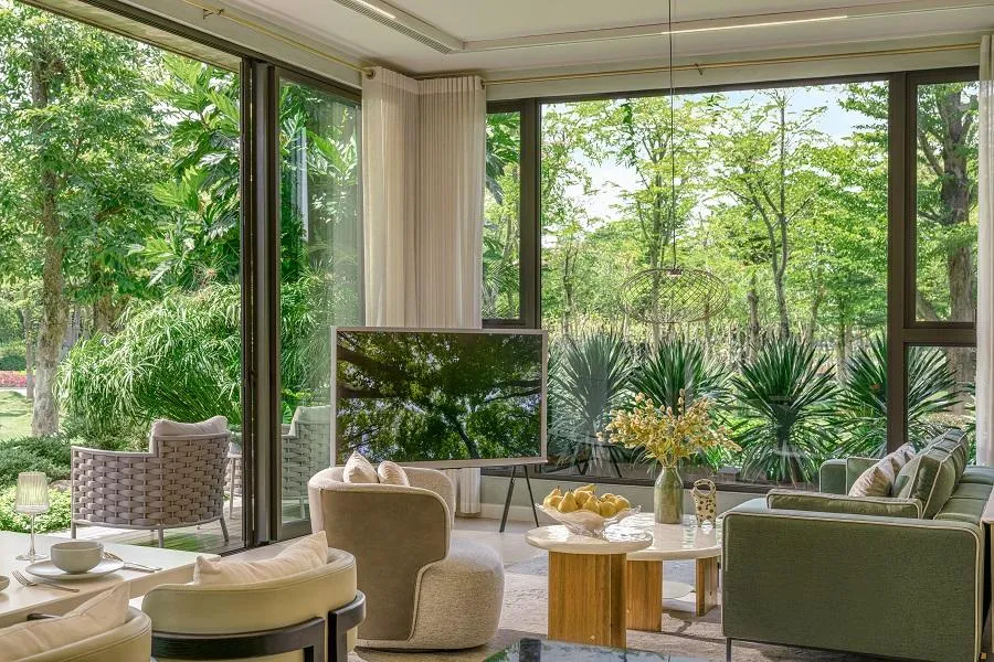 Every window frame is a c