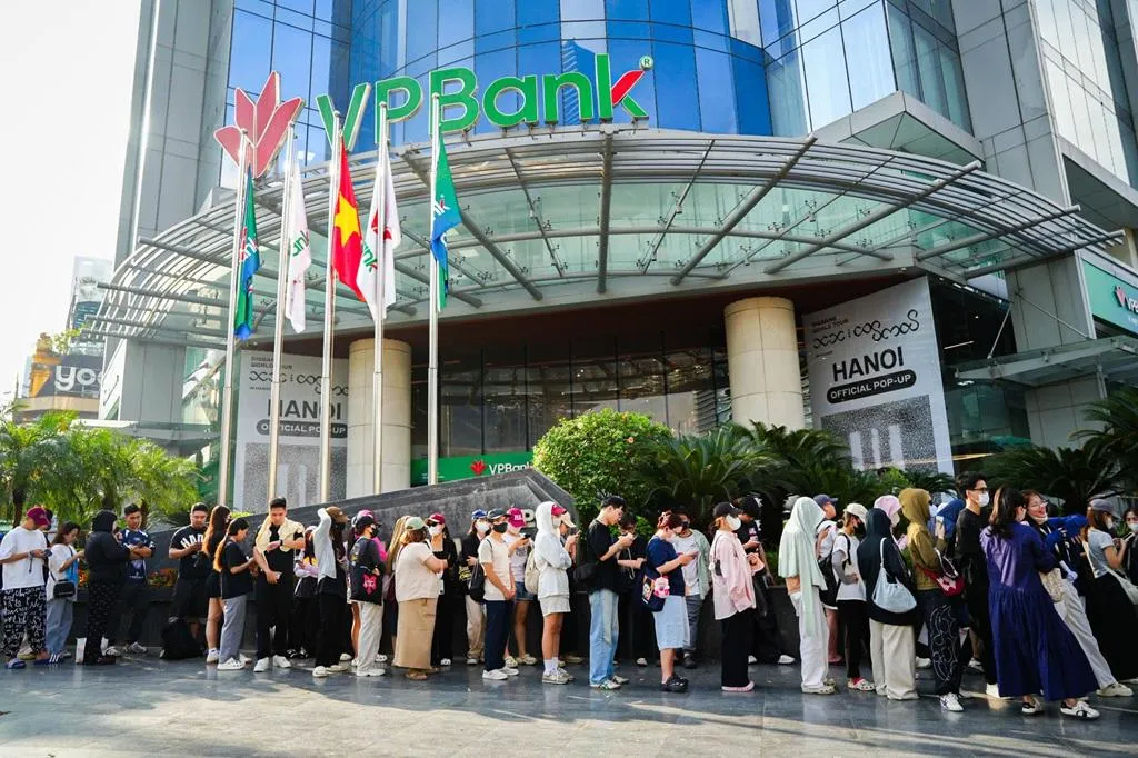 Khi trụ sở bank biến hình thành pop-up store, fan BIGBANG đang sống những ngày “sĩ” nhất