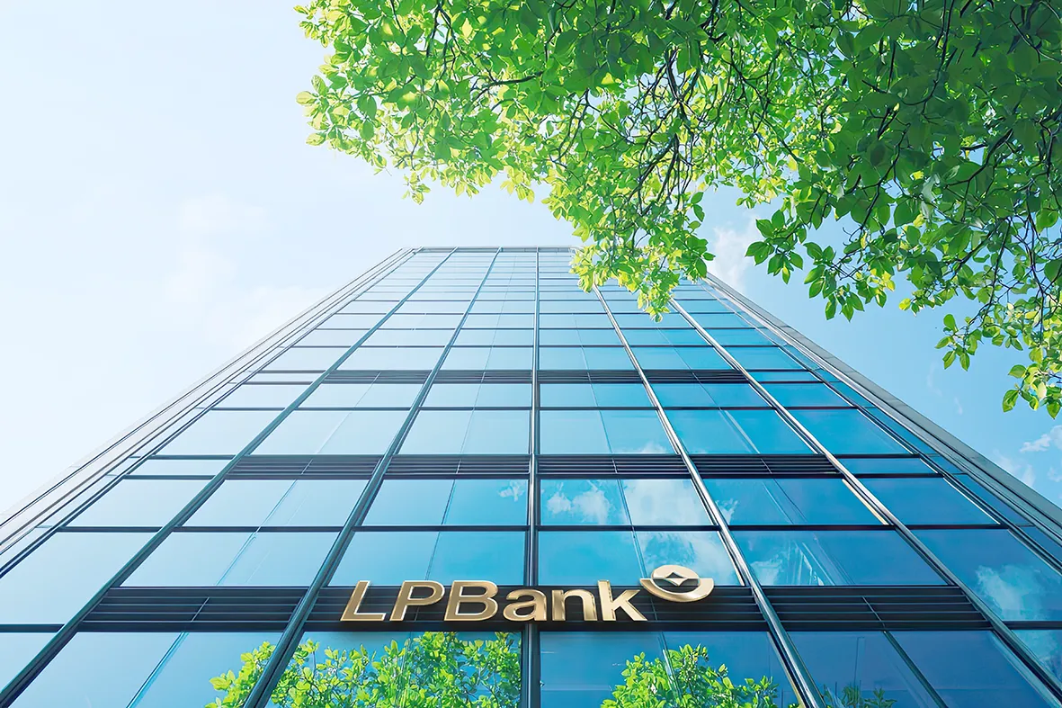 LPBank báo lãi hơn 10.000 tỷ đồng, huy động tiền gửi tăng mạnh