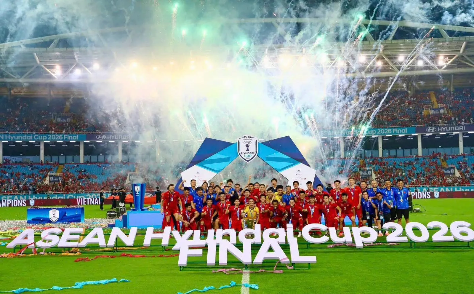 Việt Nam xưng vương ASEAN Cup 2026 và tình yêu dành cho bóng đá của hai 'nữ tướng'