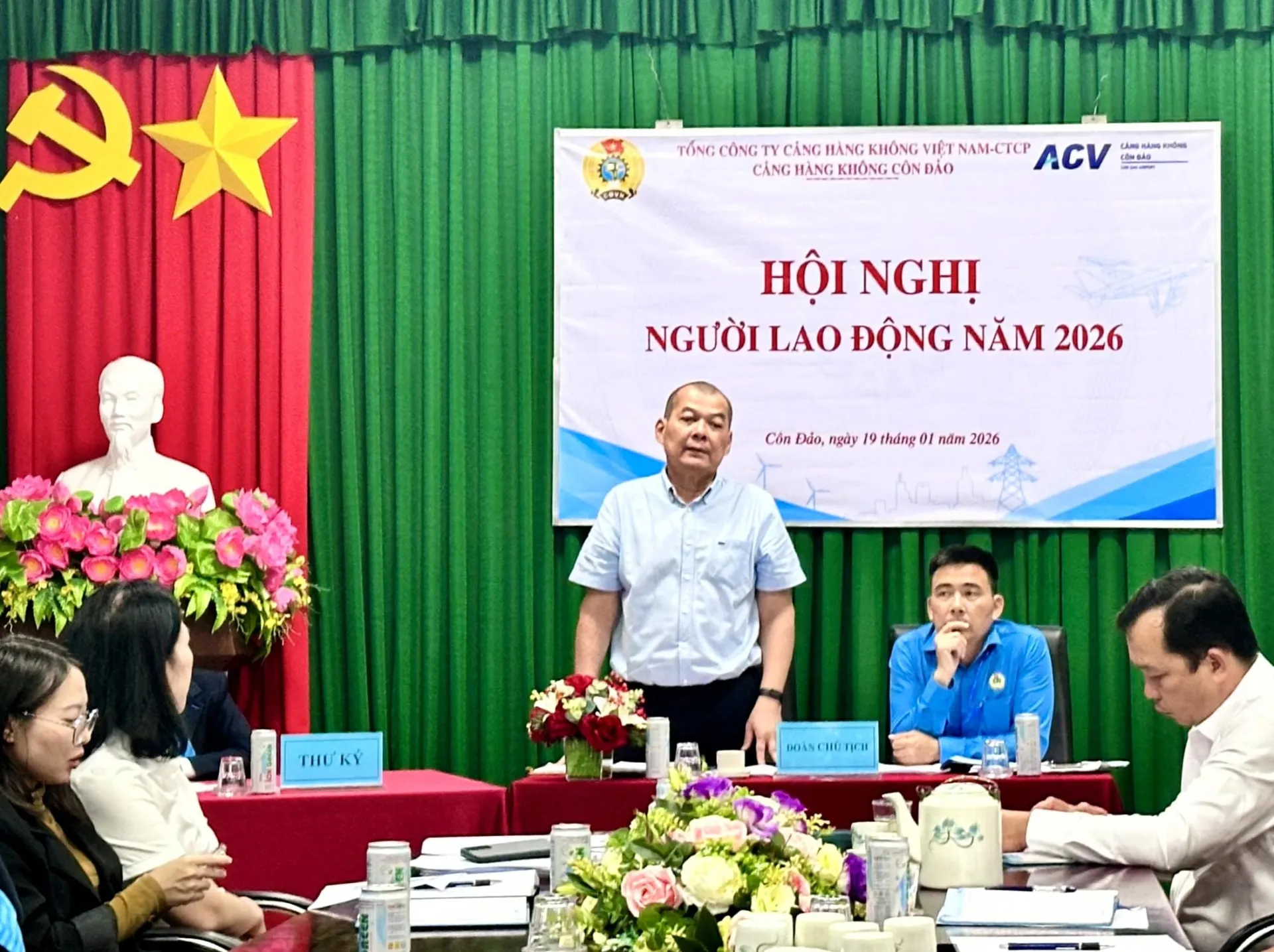 Ông Dư Kim Thăng (đứng phát biểu), tân Tổng giám đốc SASCO từng có nhiều năm giữ chức Giám đốc Cảng hàng không Côn Đảo. Ảnh: ACV.
