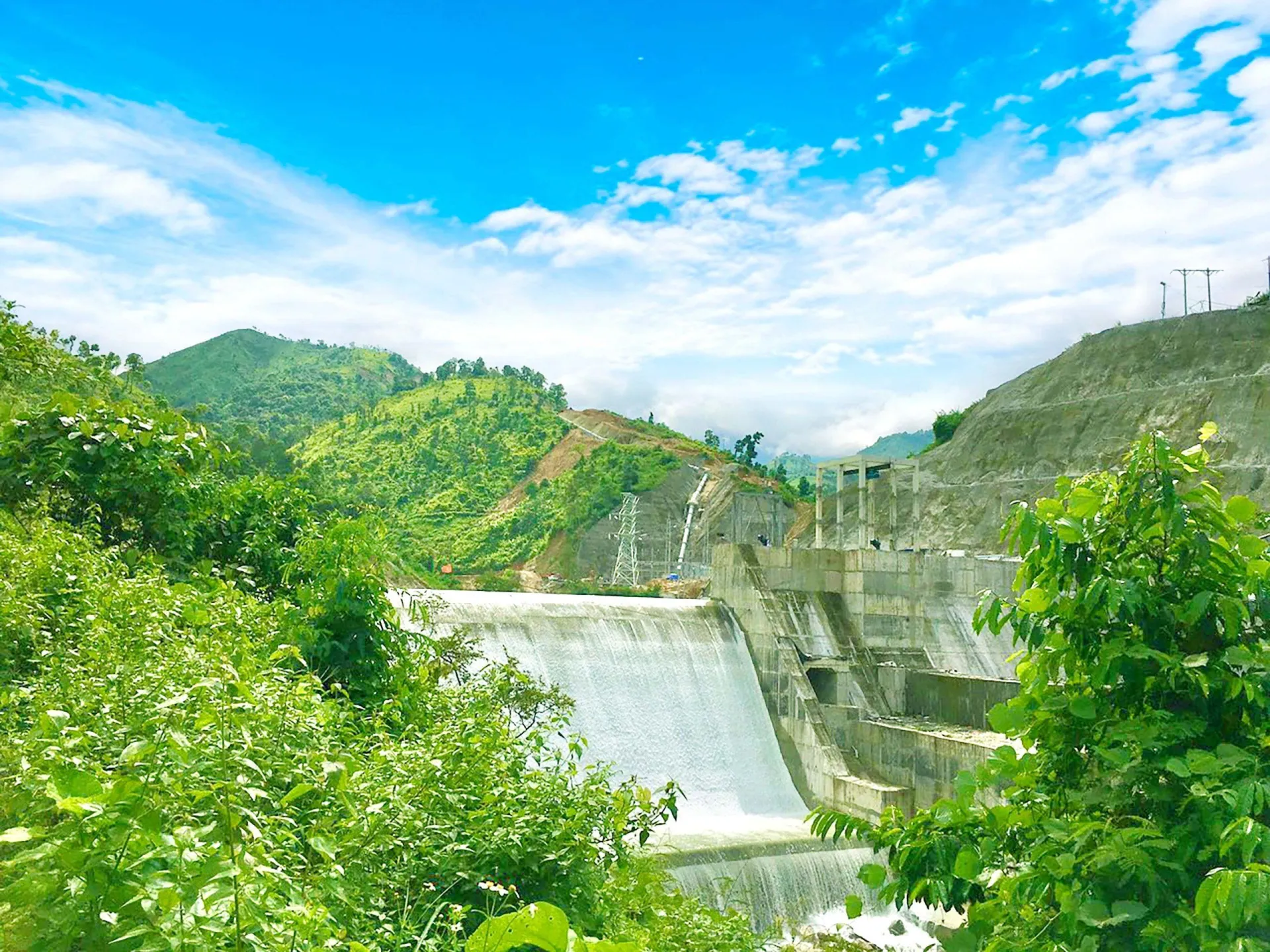Một đập nước của nhà máy Thuỷ điện Nậm Pạc 2. Nguồn: KOS